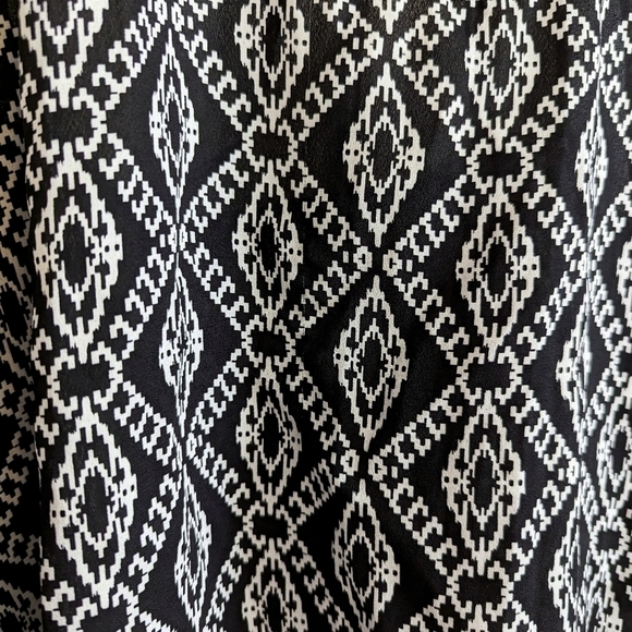 Deb Flowy Cropped Top - Picture 5 of 5